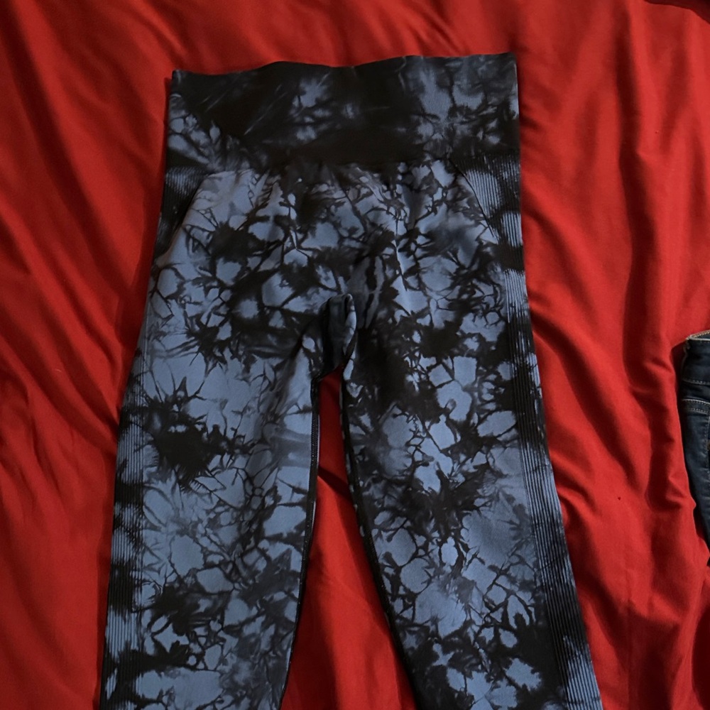 Stylish Black and Blue Leggings
